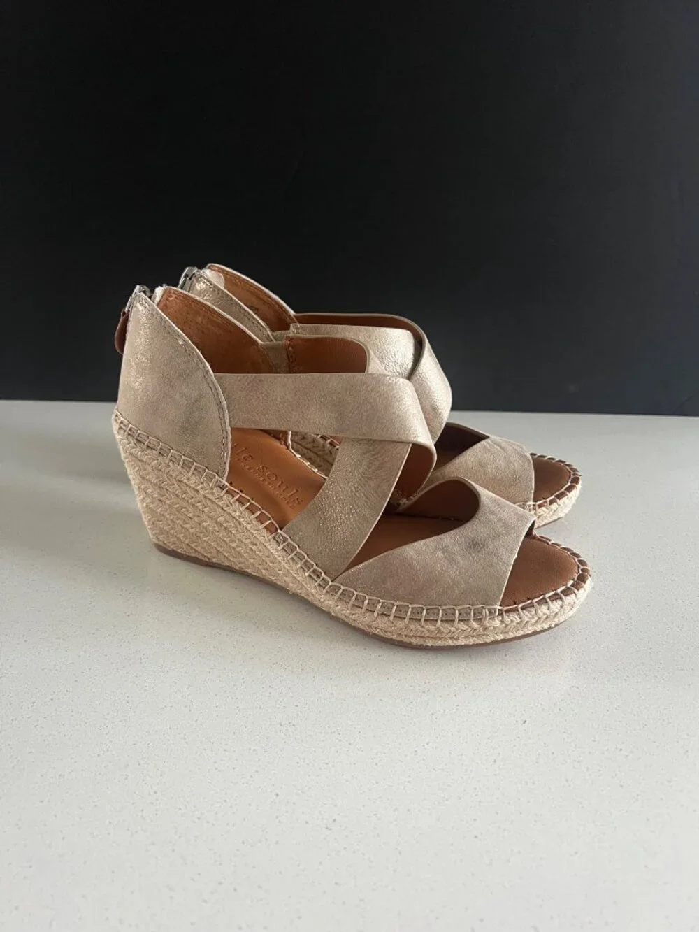 GENTLE SOULS Women's Corinne Espadrille metallic beige leather Sandals SIZE 7
